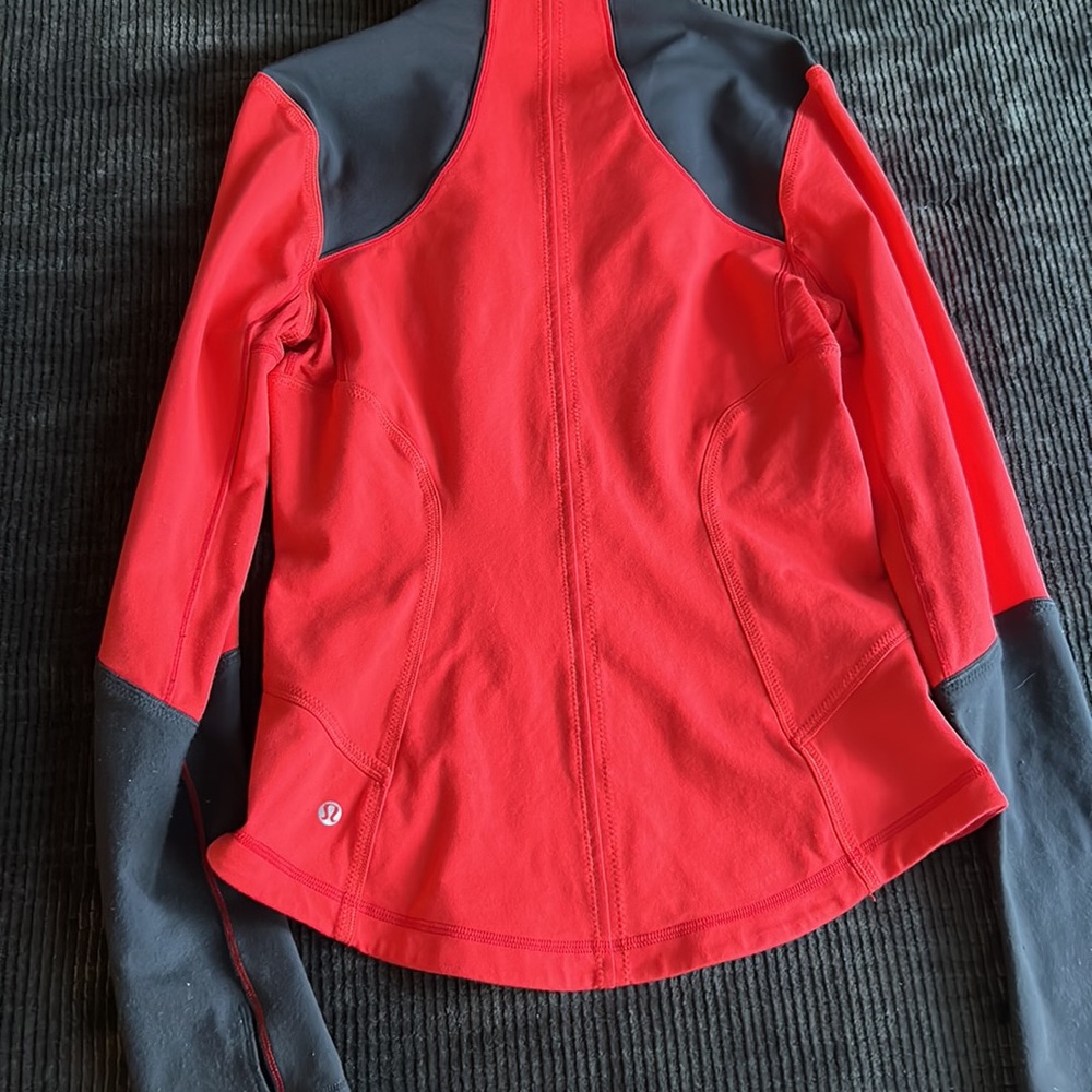 Lululemon - Picture 4 of 5
